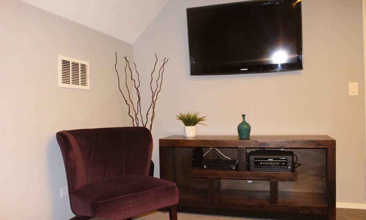 North Central Apartment | Fantastic Central Location in Downtown San Mateo