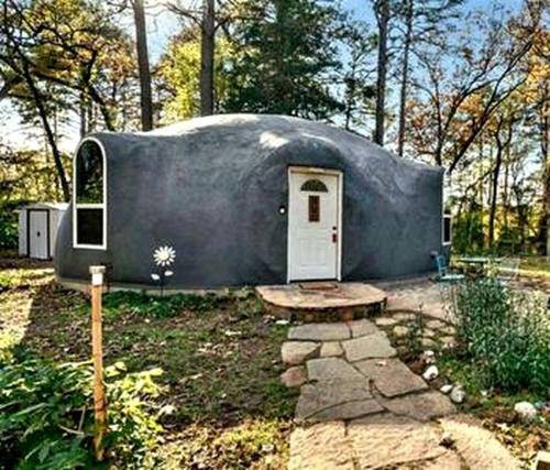 Bullard House | Fantastic Dome with Private Yard, Hot-Tub and Fire Pit in Texas