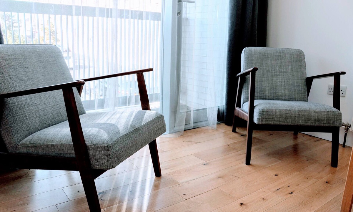 Newhaven Apartment | Fantastic Edinburgh Let - Unique Sculpture Studio!