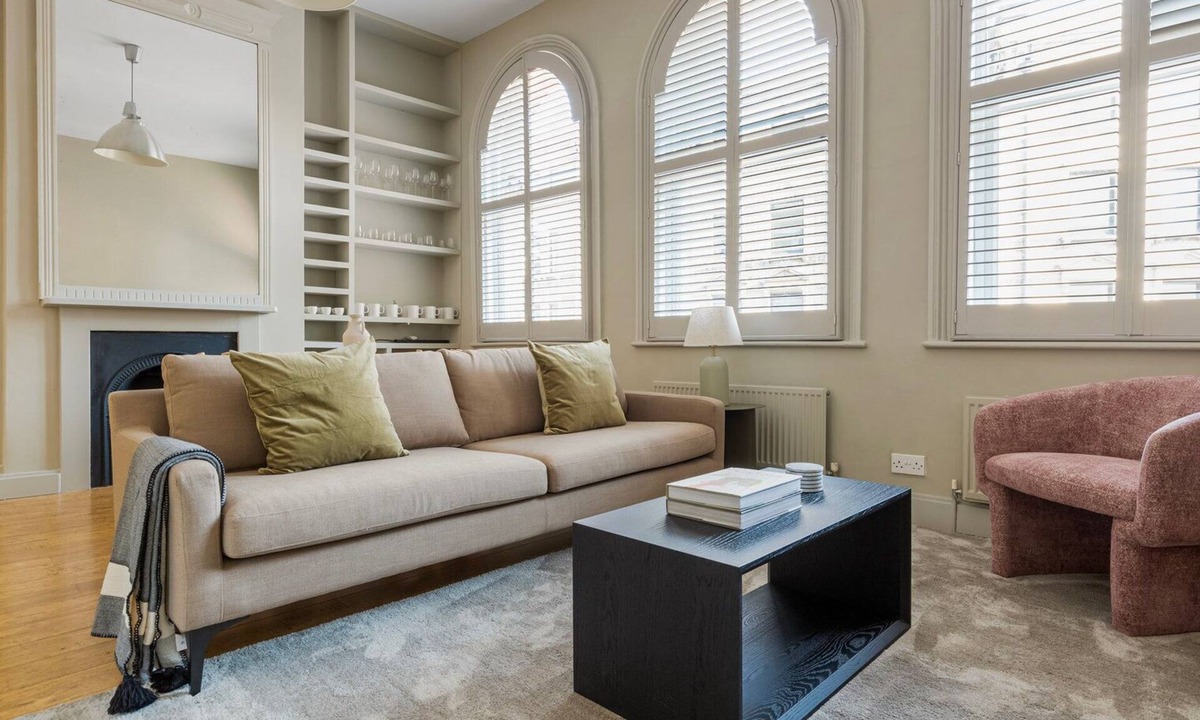 Clerkenwell Apartment | Fantastic Farringdon 2BR w/High Ceilings, nr Dining, by Blueground