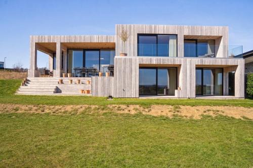 Lystrup Villa | Fantastic House by the Lake in Skødstrup Perfect for for family and long stays