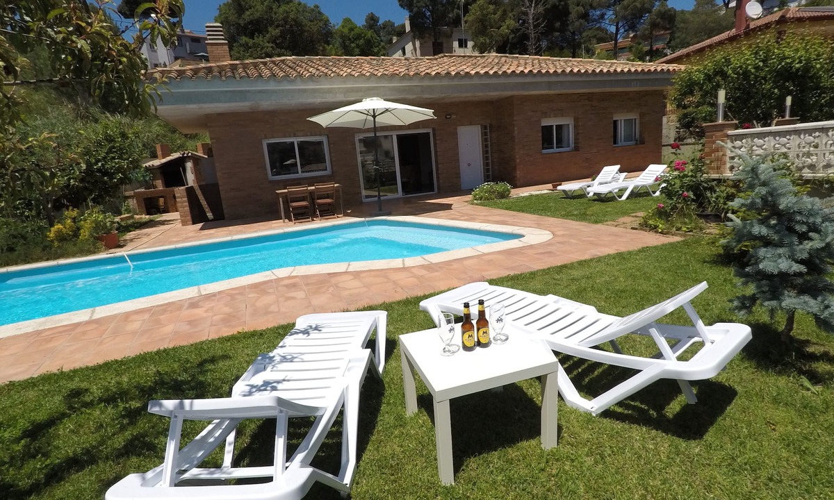 Vidreres Villa | Fantastic House with Private Pool in Lloret de Mar