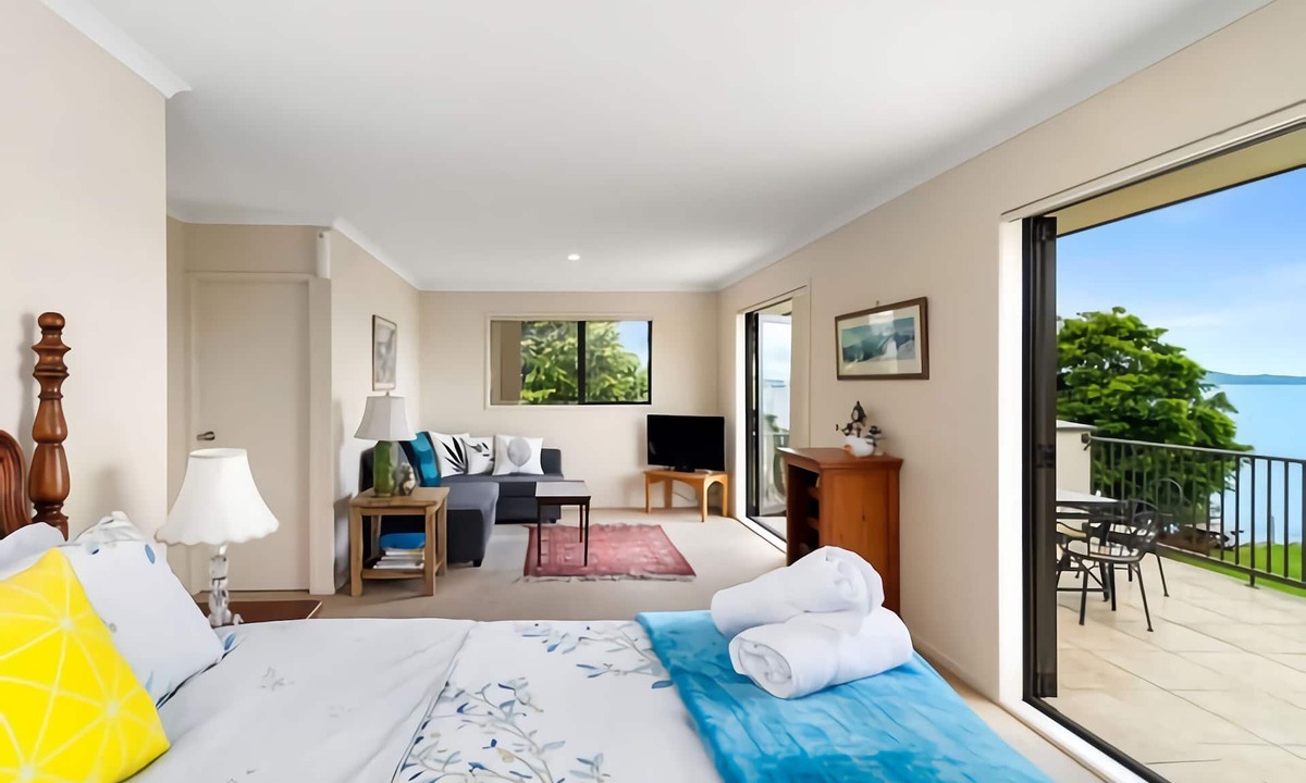 Kawaha Point House | Fantastic Lake Edge Villa