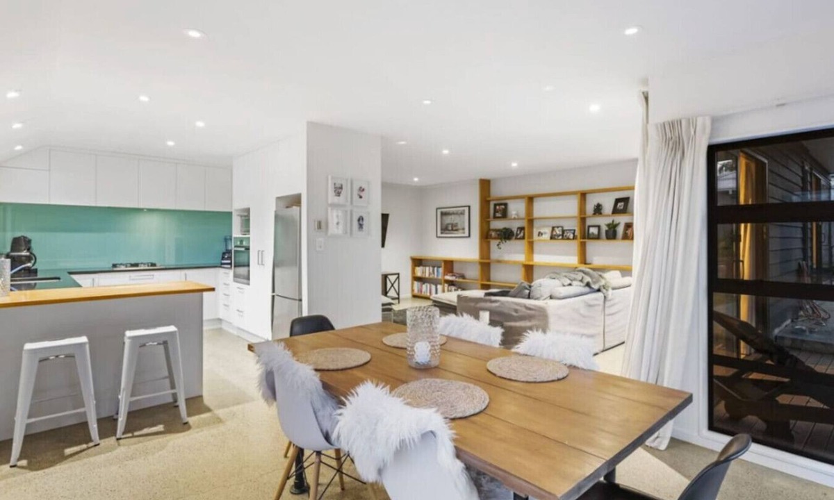 Kingsland House | Fantastic Morningside Home