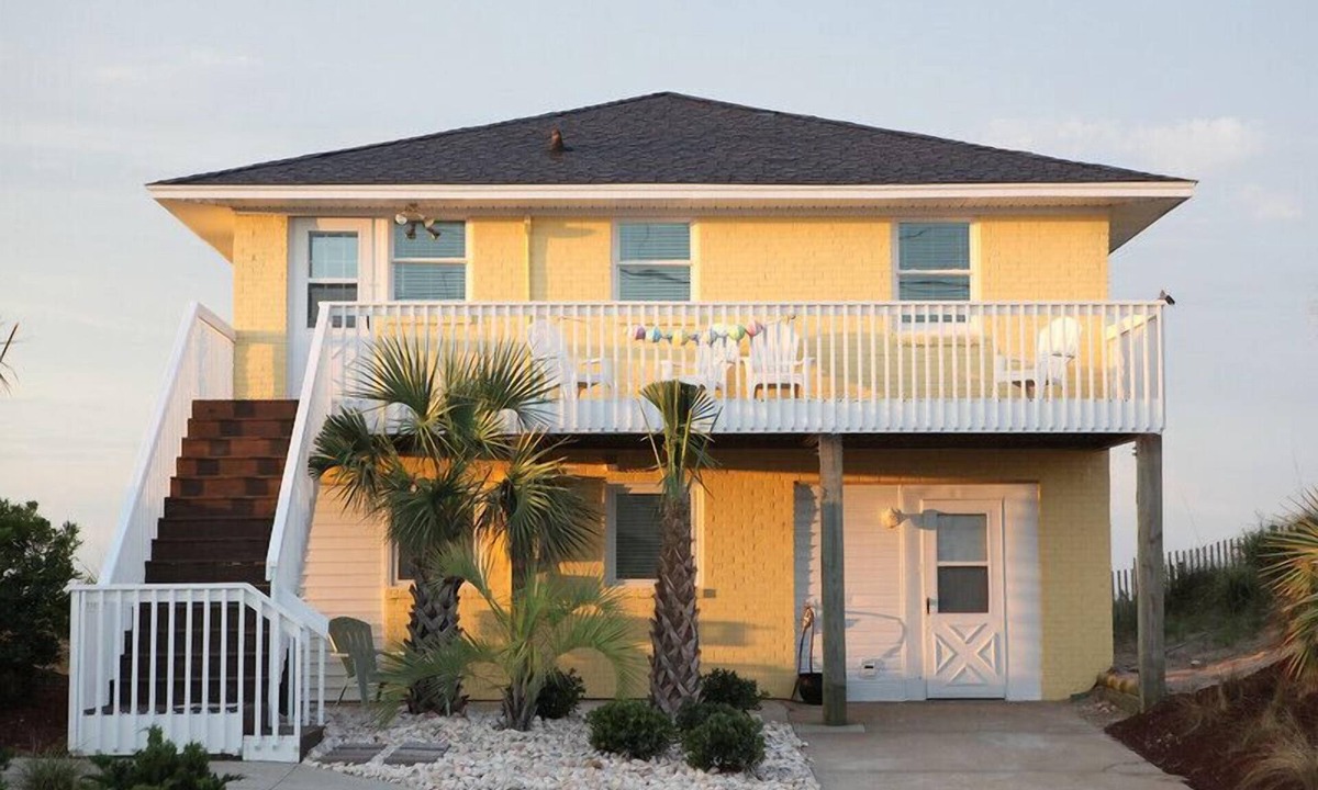 Emerald Isle Cottage | Fantastic Ocean Front Cottage with Private Swimming Pool right on the Beach!