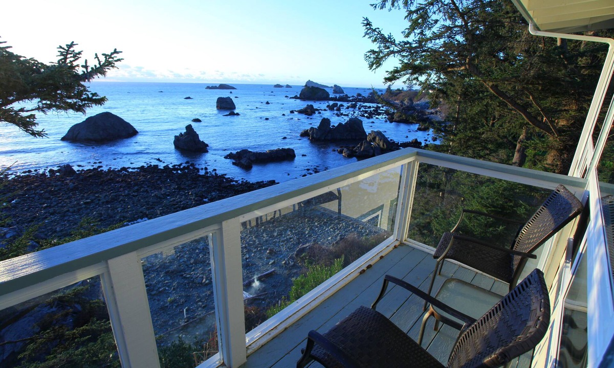 Crescent City North House | Fantastic Oceanfront Get Away With Awesome Views.