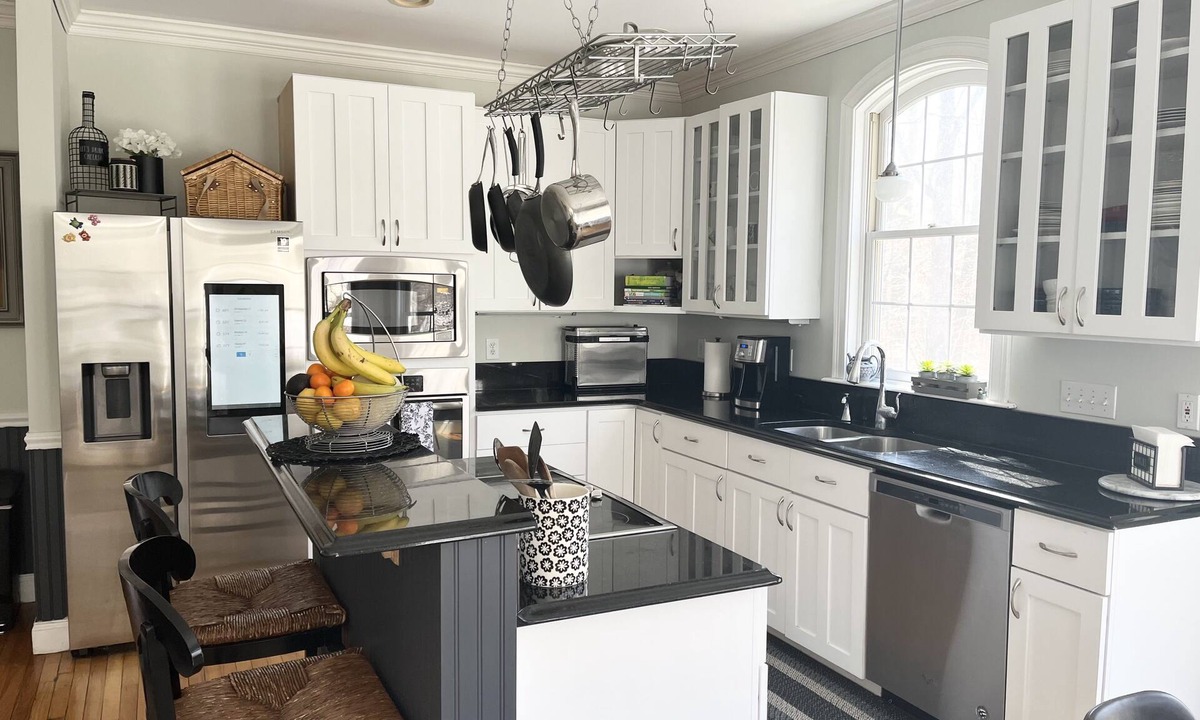 Old Saybrook House | Fantastic pool home in park-like setting on Connecticut Shore