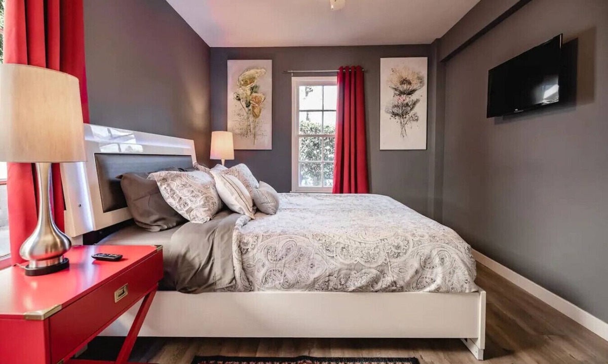 NoHo Arts District House | FANTASTIC RENOVATED 1BR HOME with PRIVATE FENCED PATIO in NOHO ARTS DISTRICT p21