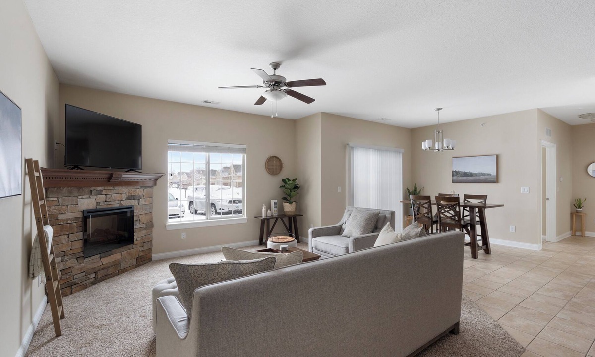 West Des Moines Condo | Fantastic Safe w/Amenities 2.5 Bath Private Garage