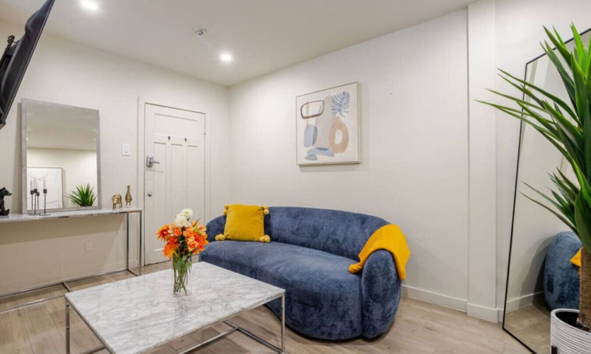 Cote-Des-Neiges—Notre-Dame-De-Grace Apartment | Fantastic & Spacious 3BR in NDG MTL