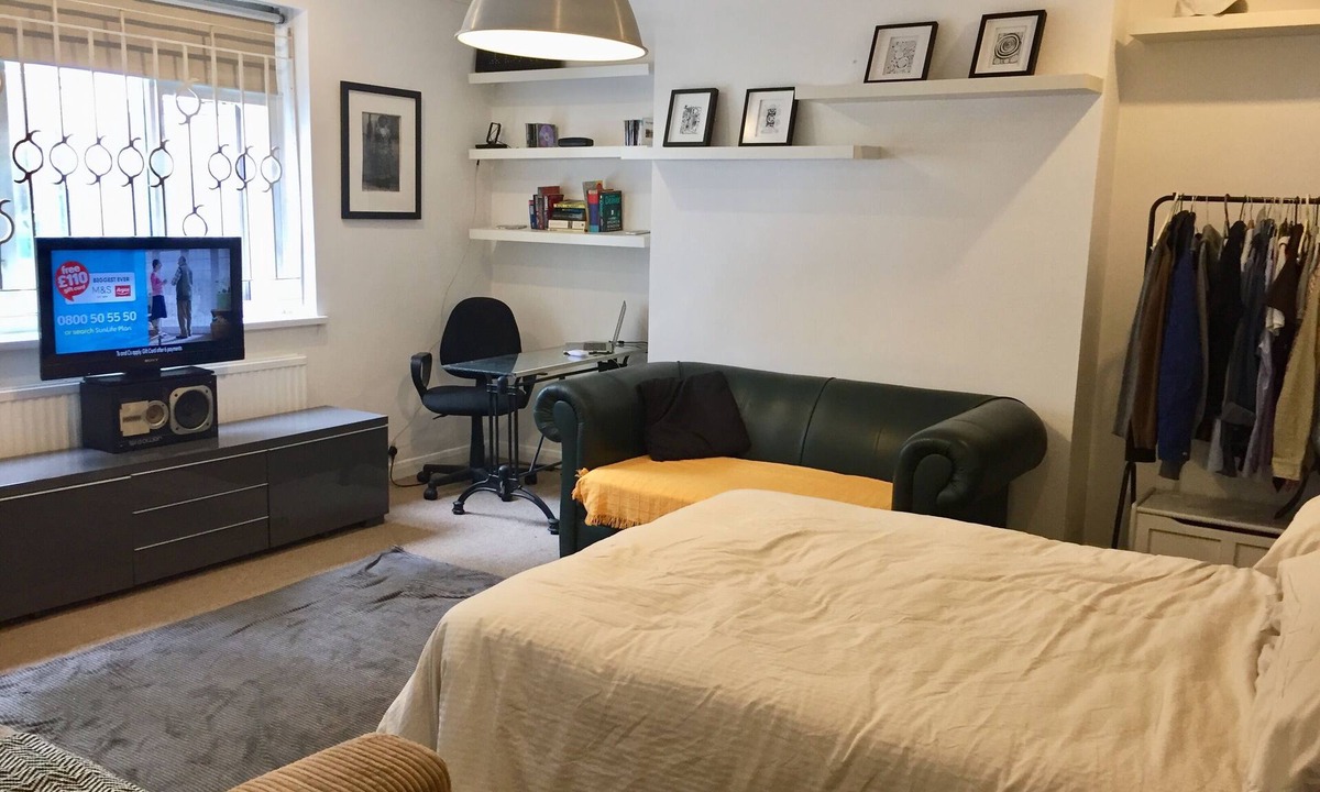 Camden Apartment | Fantastic Studio in Belsize Park, Central London.