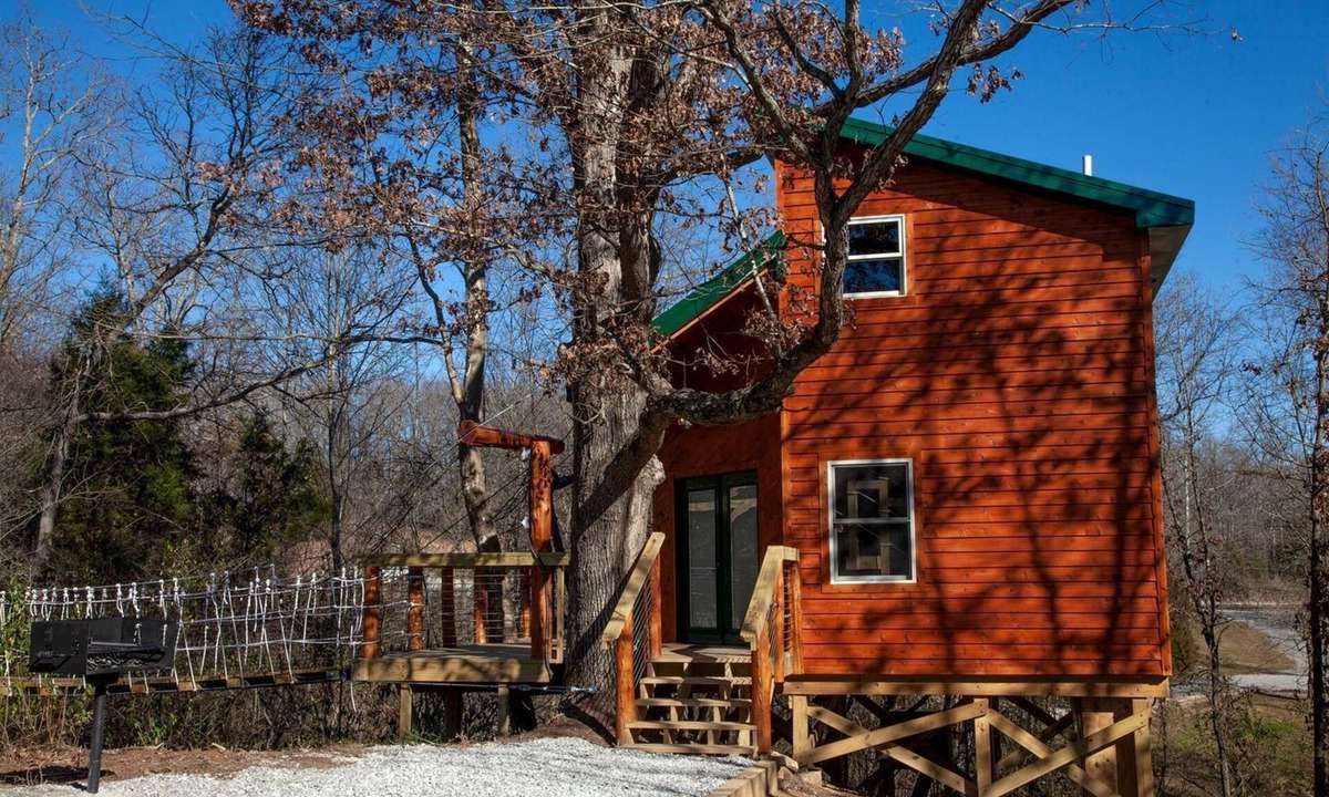 Equality House | Fantastic Treehouse with Fire Pit and Hot-tub in Herod, Illinois
