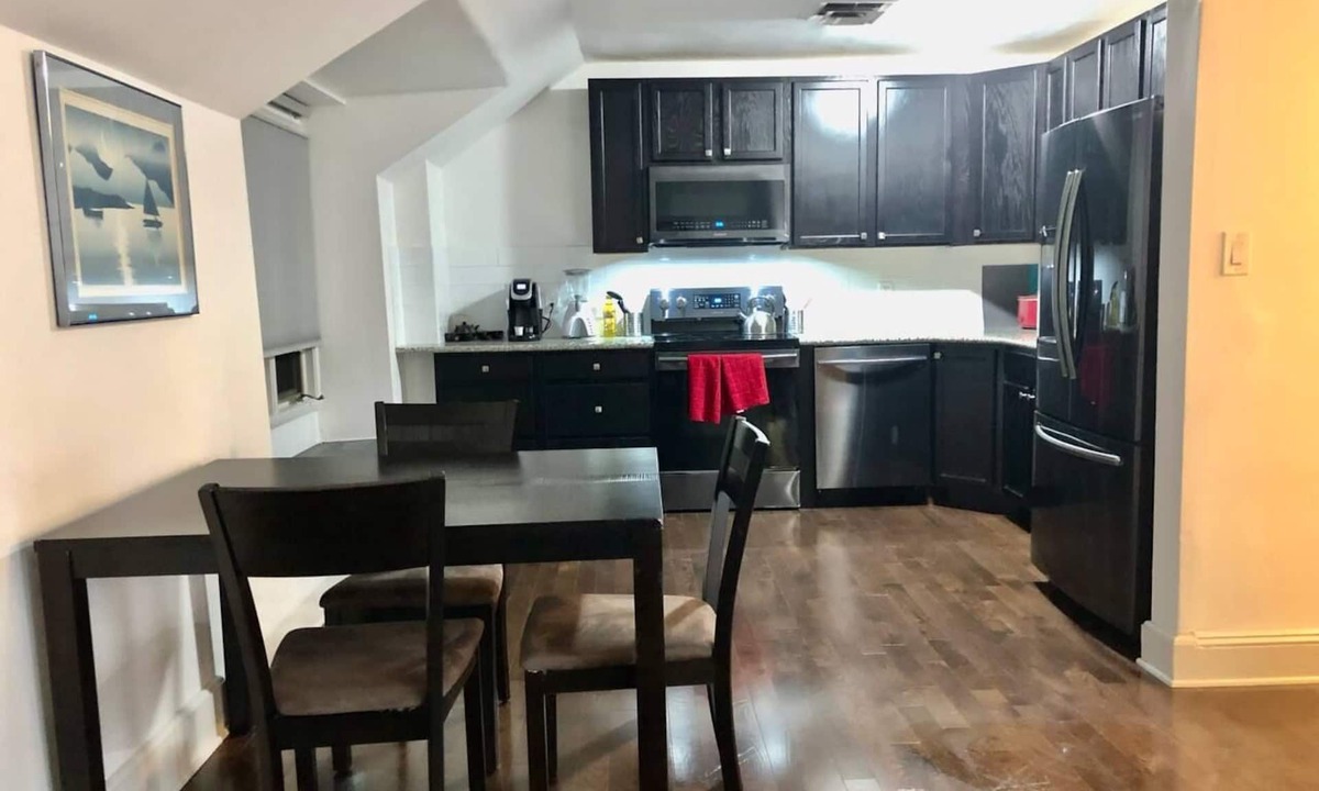 Erdenheim Apartment | Fantastic updated apartment with parking