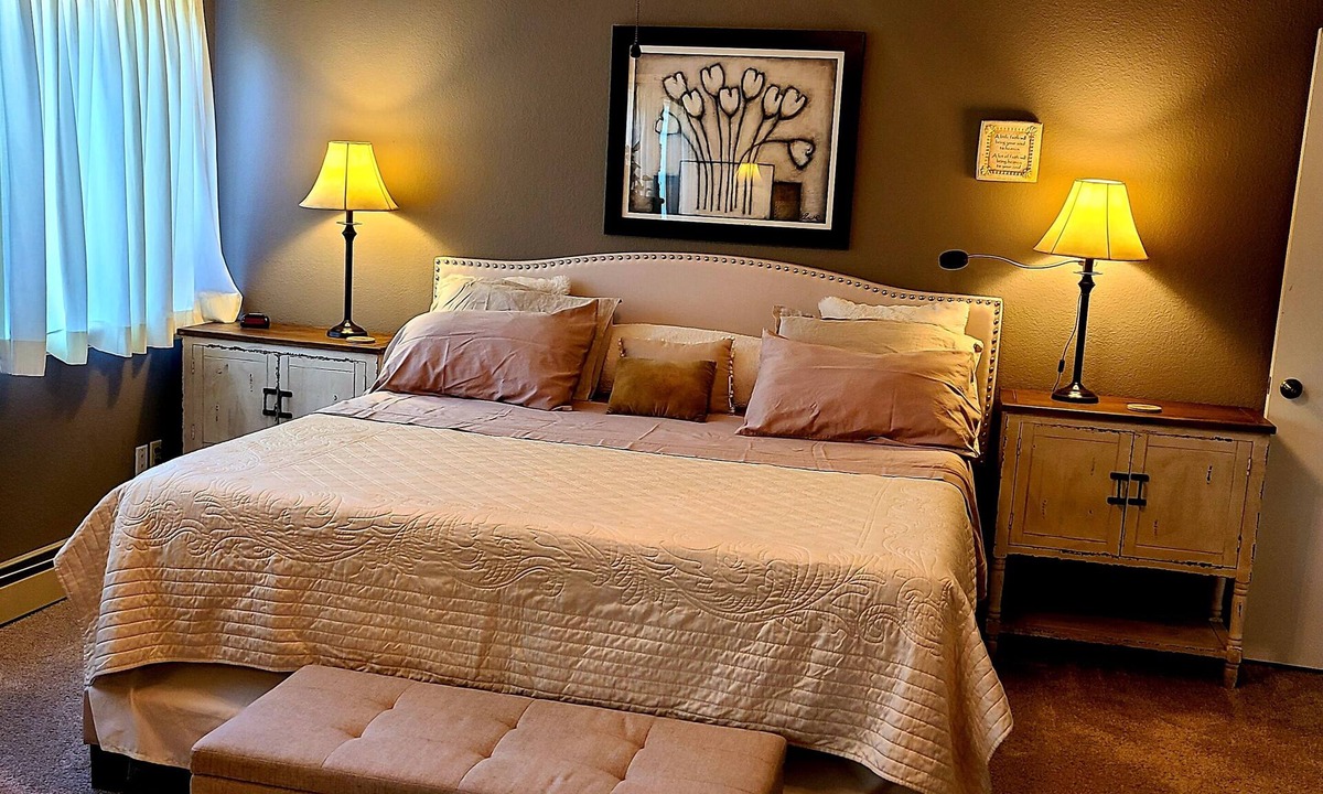 The Ridges House | Fantastic View, close to downtown & the Monument