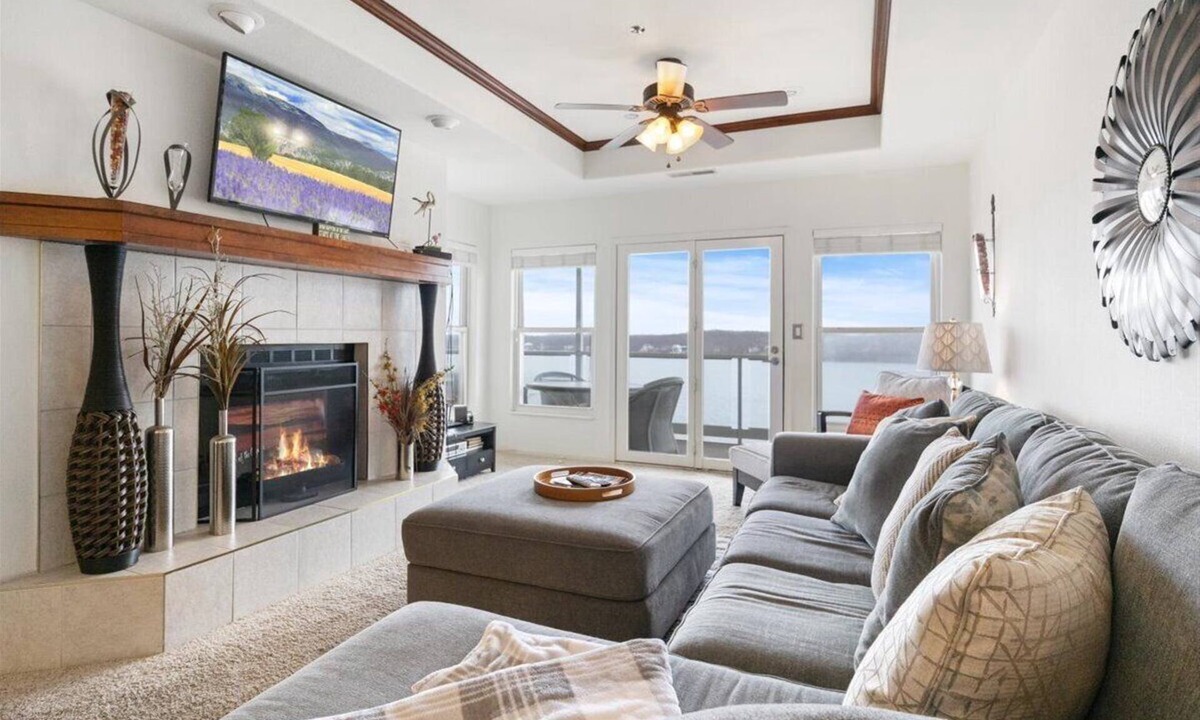 Village of Four Seasons Condo | FANTASTIC VIEW OF THE LAKE