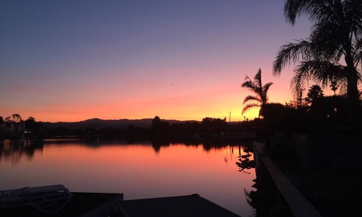 East San Mateo House | Fantastic waterfront 3/2 home