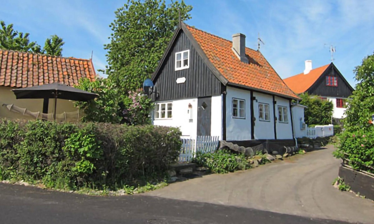 Listed House | Fantastically inviting vacation home in the cozy listed area near the harbor.