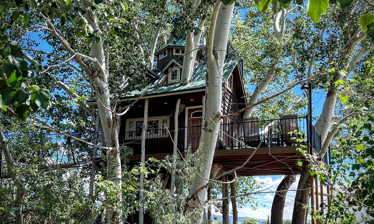 Nephi House | Fantasy Treehouse and Resortn