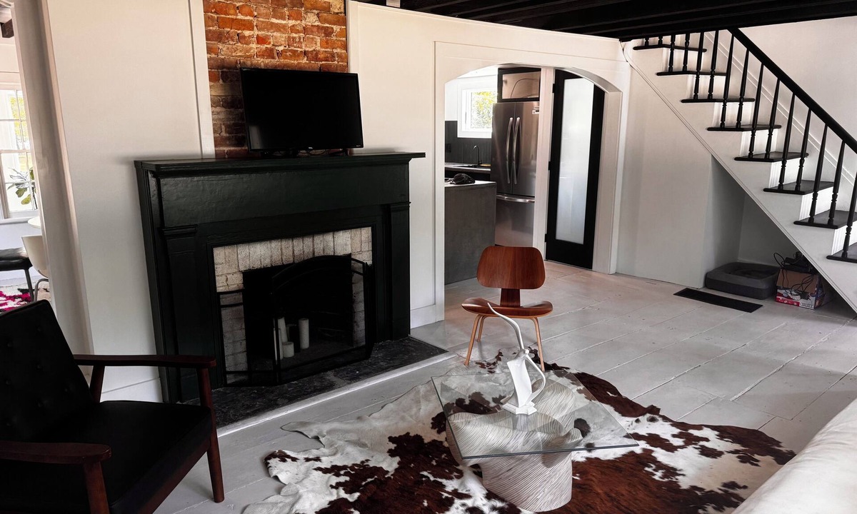 East Moriches House | Farm and Wine Lovers’ Cottage Near the Hamptons