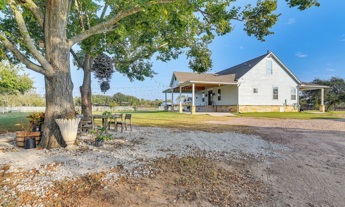 Needville House | Farm Animals On-Site: Needville Ranch Getaway!