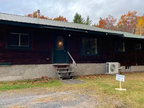 North Pole Apartment | Farm at 420 Apt A 8 mins from whiteface