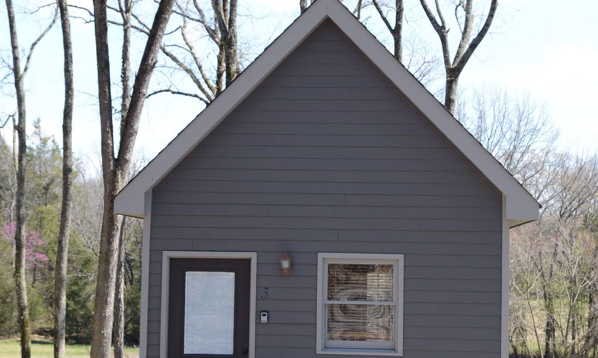 Mount Juliet Cabin | Farm Cabin 1 on 180 Acre Family Farm, Sleeps 4, Near Nashville, Weddings/Events