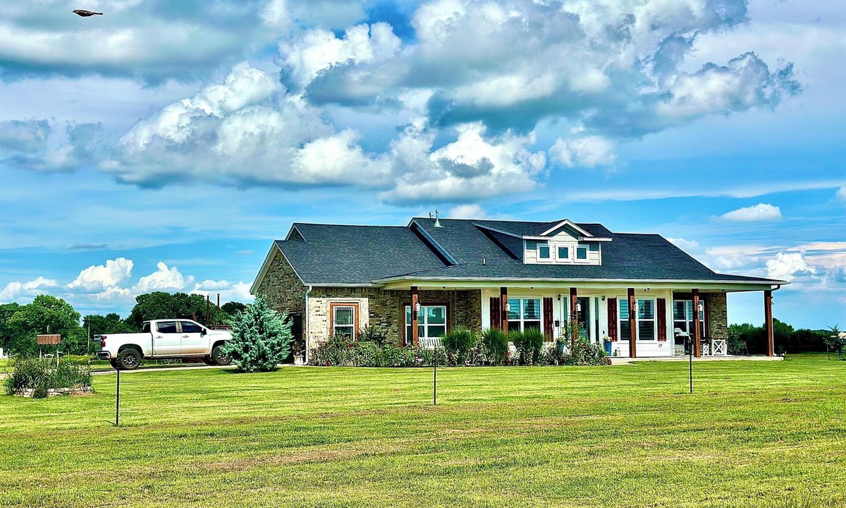 Noble Other | Farm House Acreage POOL&Outdoor Kitchen near OU stadium Norman,OK PET FRIENDLY