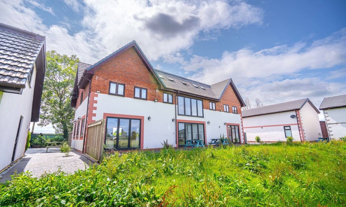 Stafford Other | Farm House for Large groups: 8 bedrooms & 7 baths