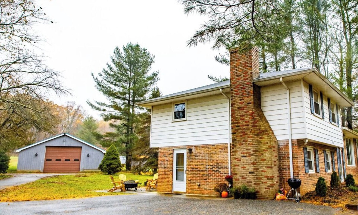 Baldwin House | Farm House Gateway!