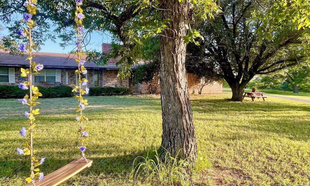 Decatur Other | Farm-World Cup Retreat-Sleeps 12-Horse Barn