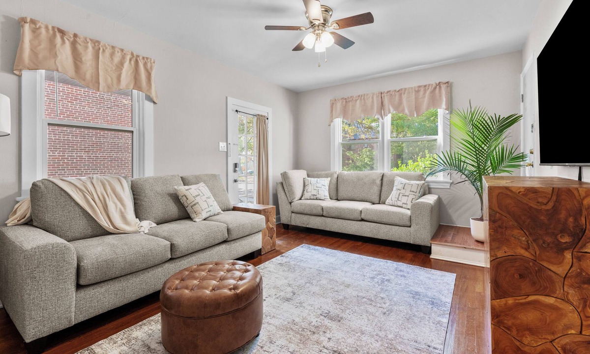 Richmond Apartment | Farmhouse Boho Retreat Peaceful 2 BR w/Porch and Fenced Backyard