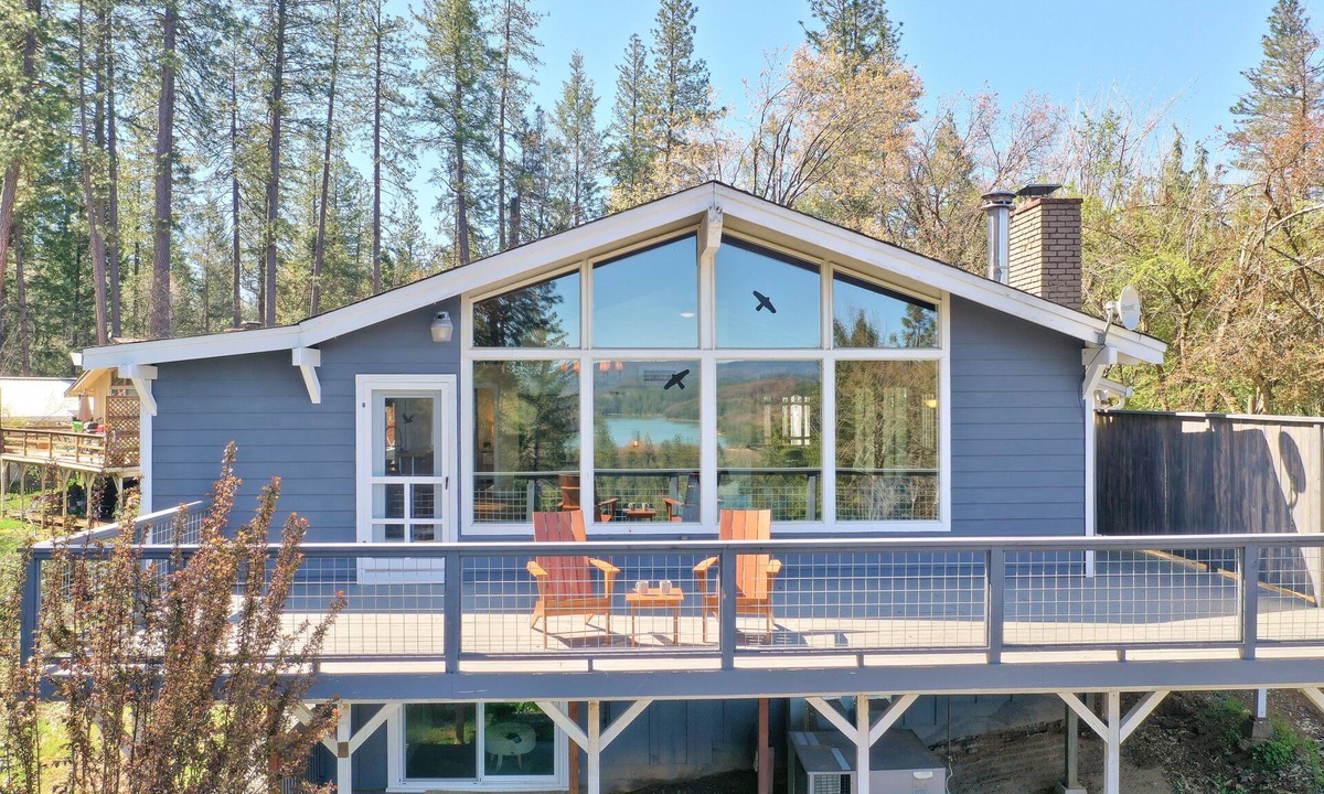 Colfax Ski Chalet | Farmhouse cabin with spectacular lake view