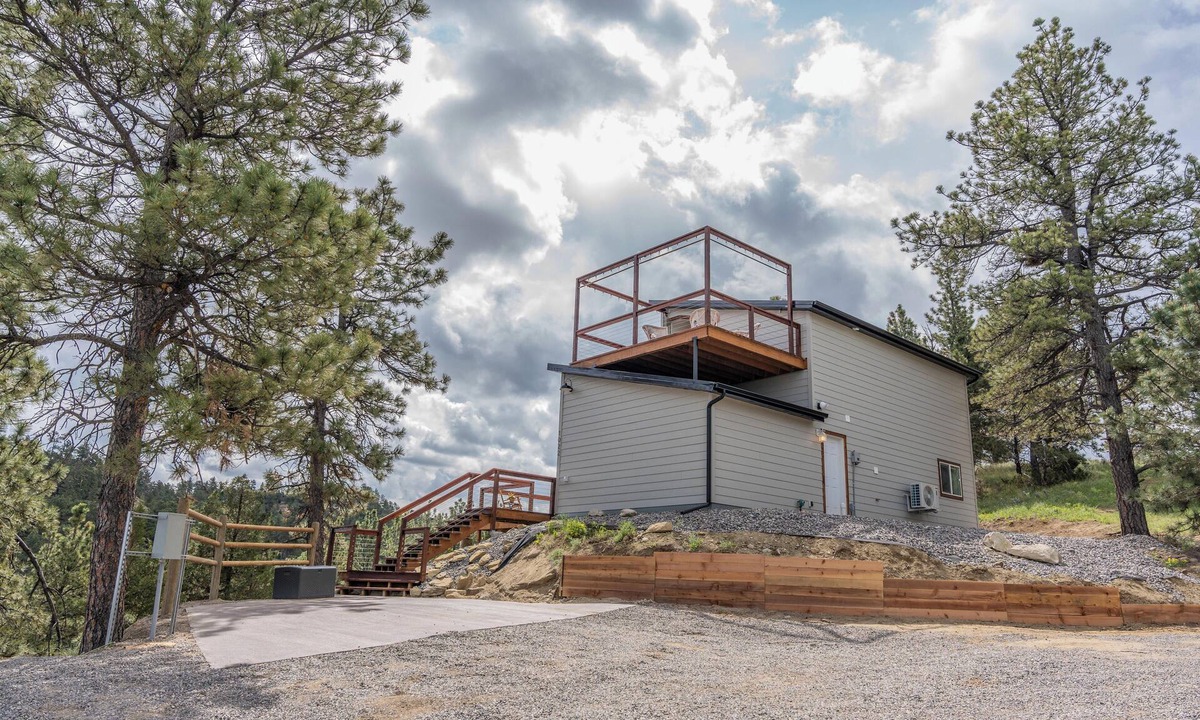 Billings House | Farmhouse Cottage @ Old Pine Retreats