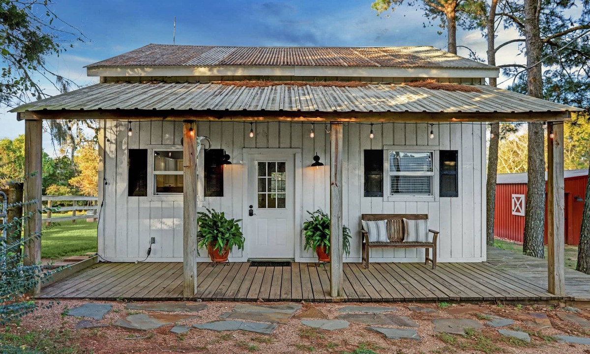 Sealy Cottage | Farmhouse Cottage on Private Texas Ranch