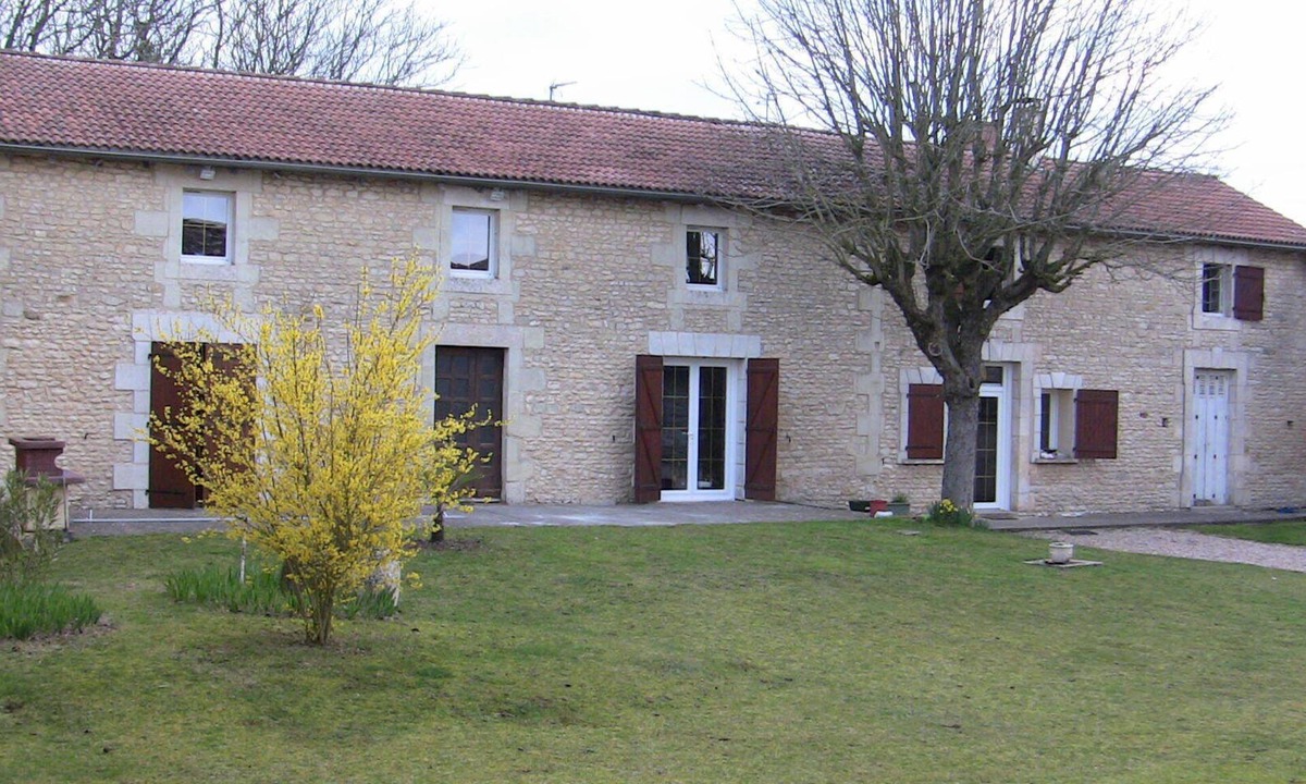 Vendeuvre-du-Poitou Apartment | FARMHOUSE 10 MINUTES FROM FUTUROSCOPE