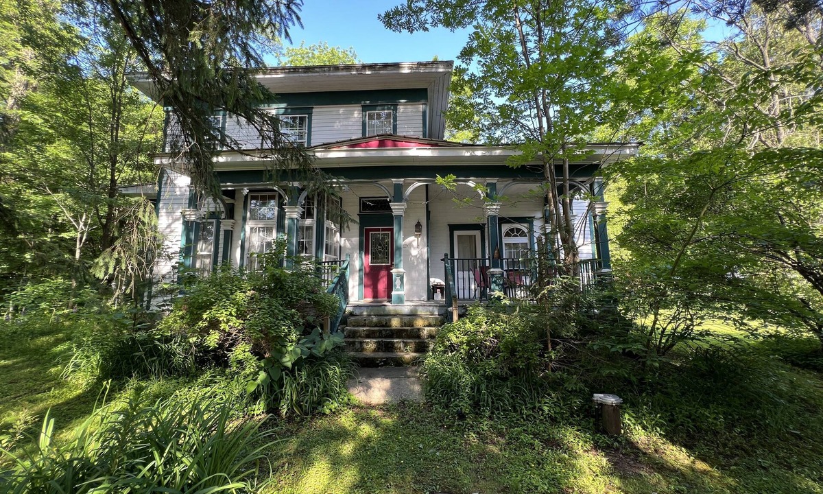 Richford House | Farmhouse, Gateway to the Finger Lakes