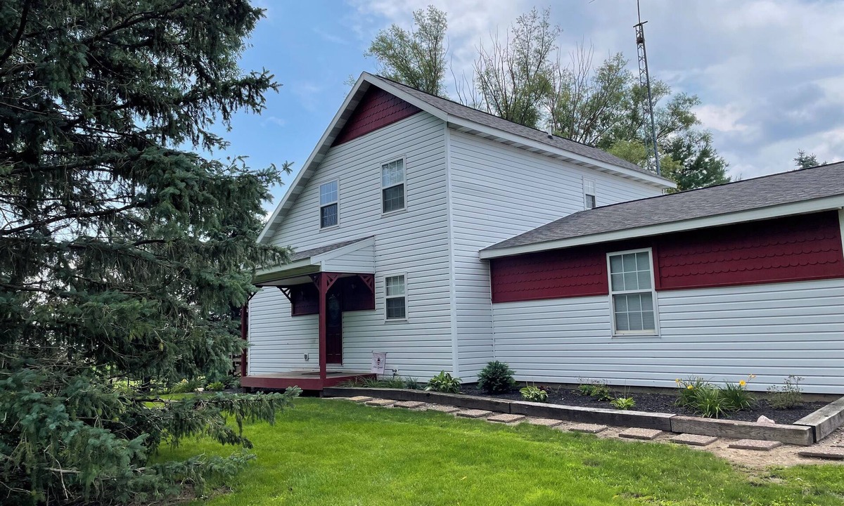 Brookston House | Farmhouse in beautiful country setting close to Purdue