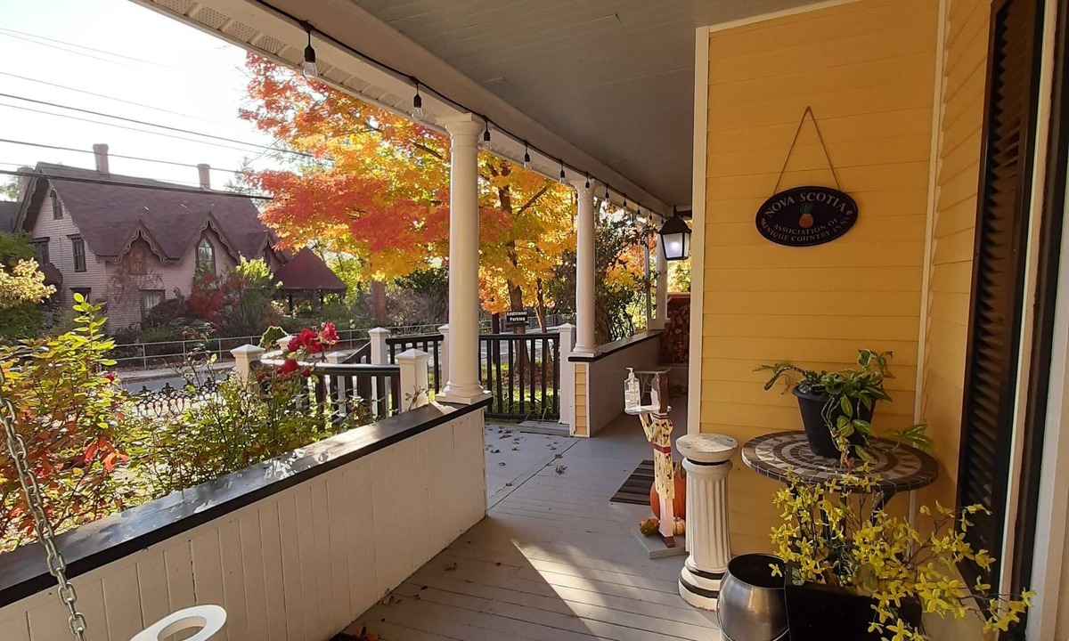 Canning Bed & Breakfast | Farmhouse Inn B&B