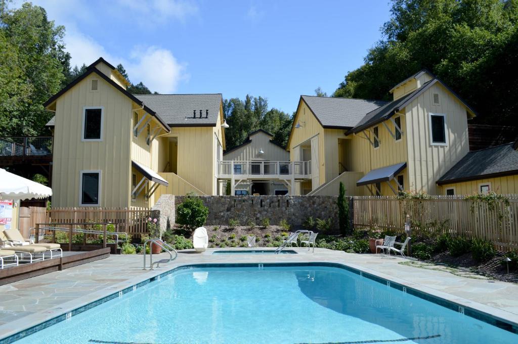 Forestville Hotel | Farmhouse Inn