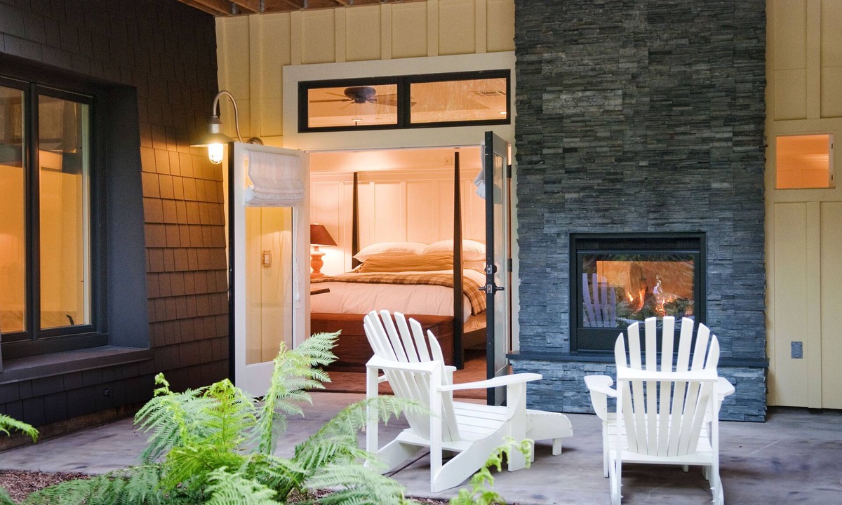 Forestville Hotel | Farmhouse Inn