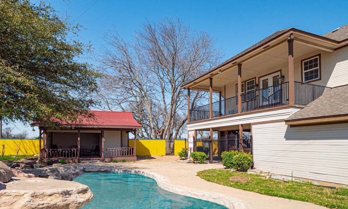 Farmersville Other | Farmhouse Oasis - Manam Estates
