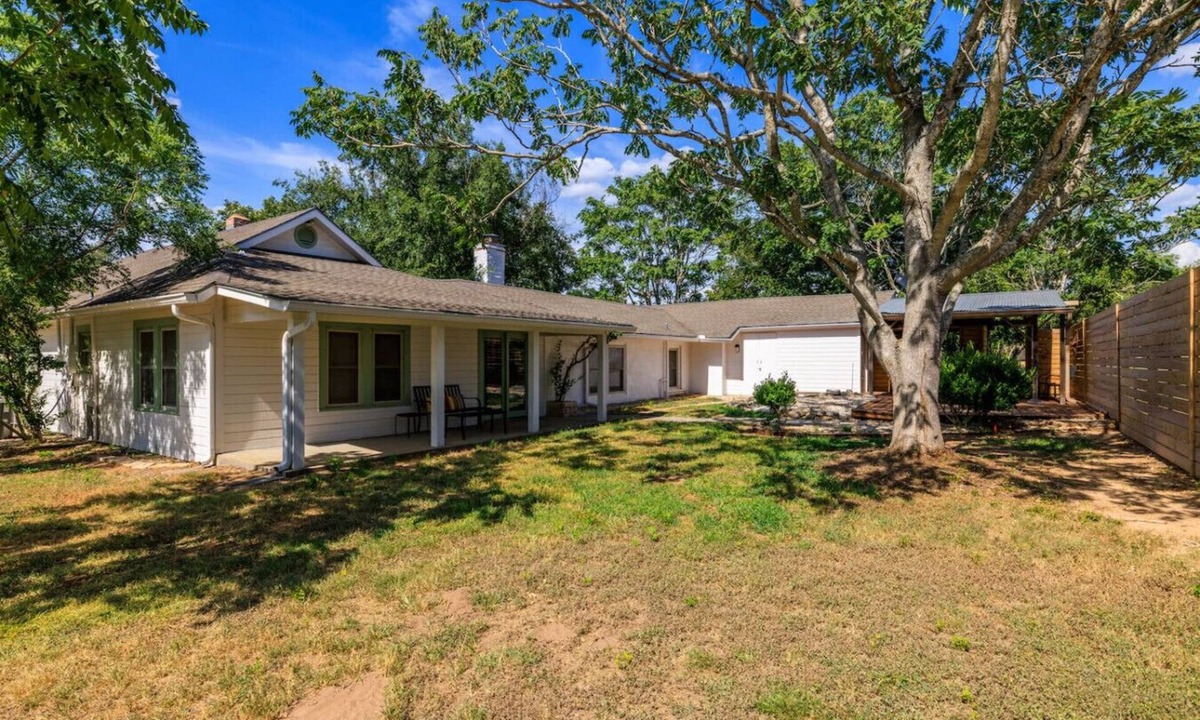 Fredericksburg House | Farmhouse Retreat - Fredericksburg, TX