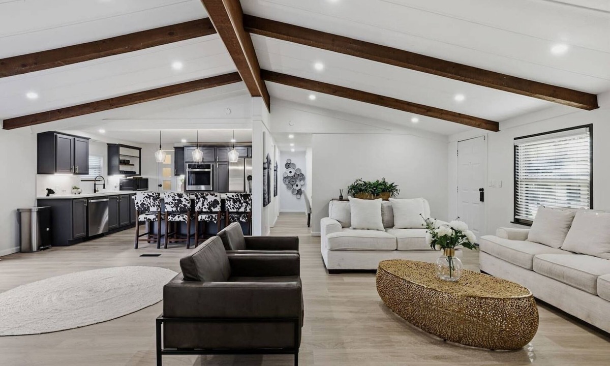 Waller House | Farmhouse Retreat W/Fire Pit & 22 Acres of Land!