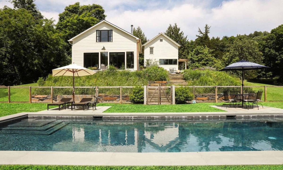 Hudson House | Farmhouse Secluded Under 10 mins to Hudson NY