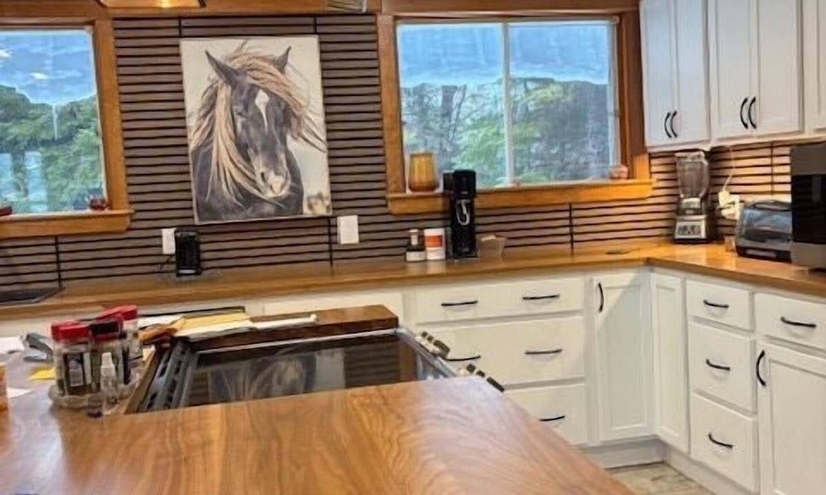 Liscomb Cottage | Farmhouse: Spacious 3-Bedroom at Liscomb Lodge