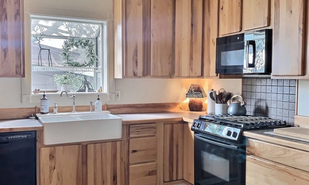 Cloudcroft House | Farmhouse Victorian Perfect Cloudcroft Location!