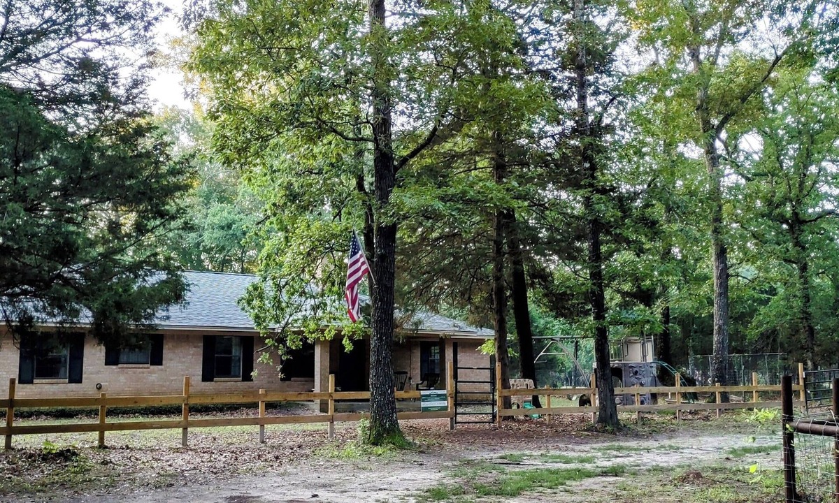 Flint Other | Farmhouse w/Pond, Nature Trails & Farm Experience