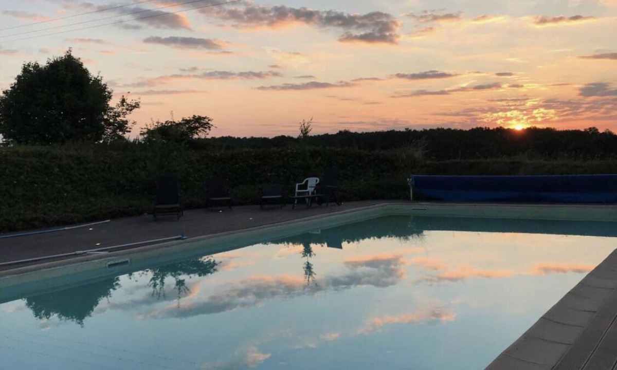 Rueil-la-Gadeliere Cottage | Farmhouse with billiards, swimming pool and sauna 100 km from Paris