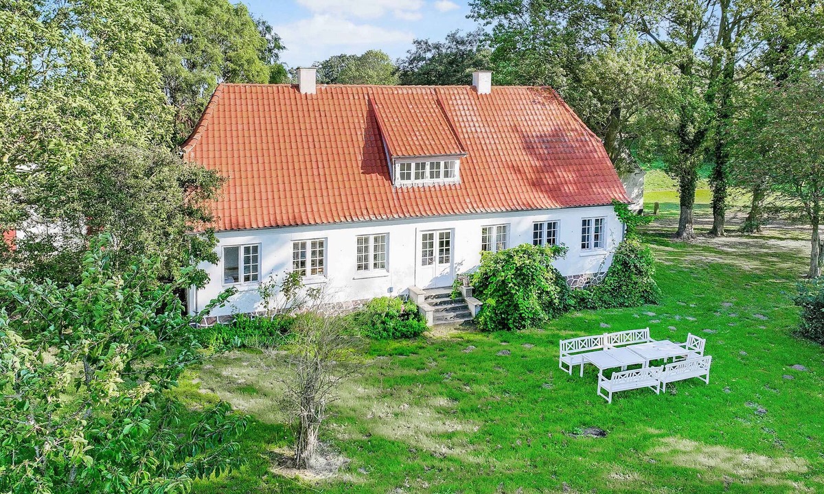 Rudkobing House | Farmhouse with a view of wild nature