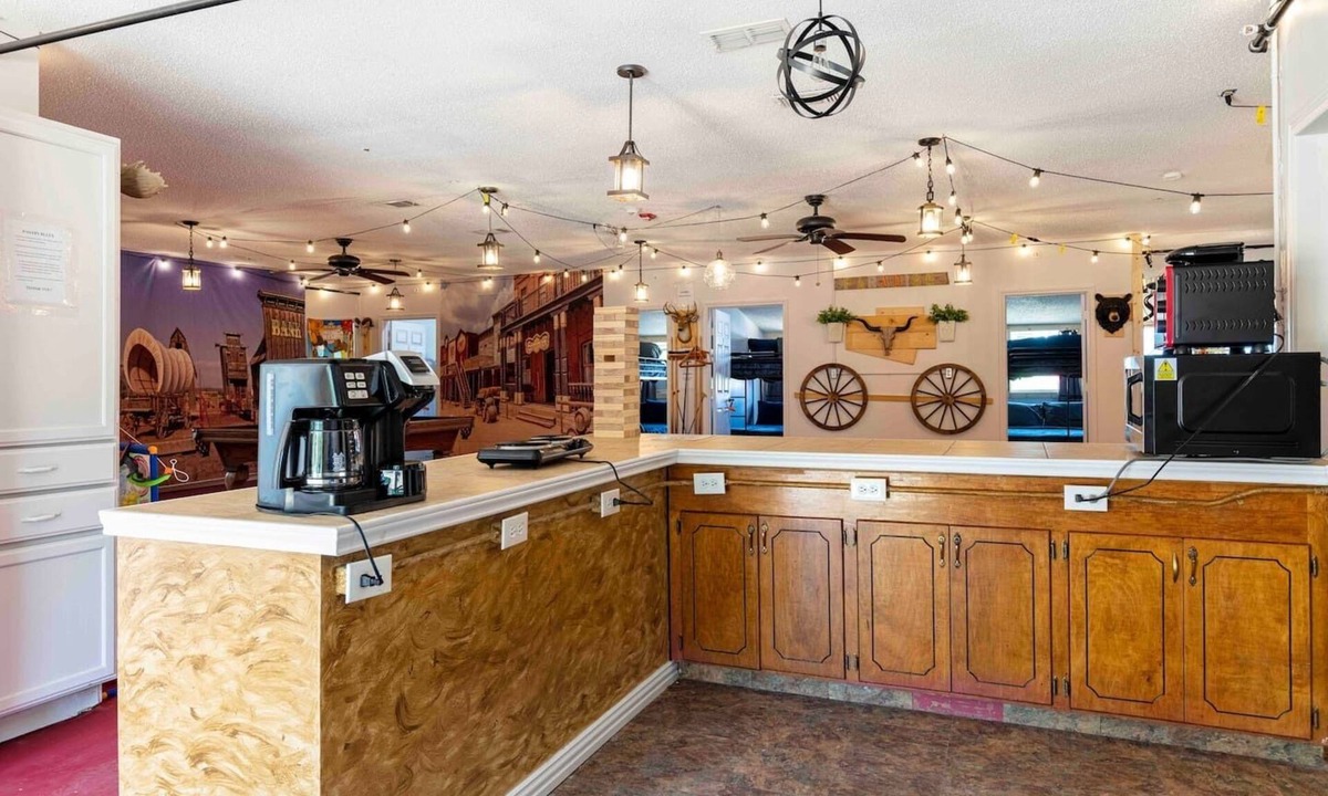 Wills Point Hostel | Farmstay🐮Private🐎RM#3🐓Old🐐Texas🐶Bunkhouse🐱
